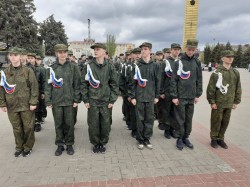 Депутат Георгий Ковалевский помог с новой формой для патриотической команды школы №9